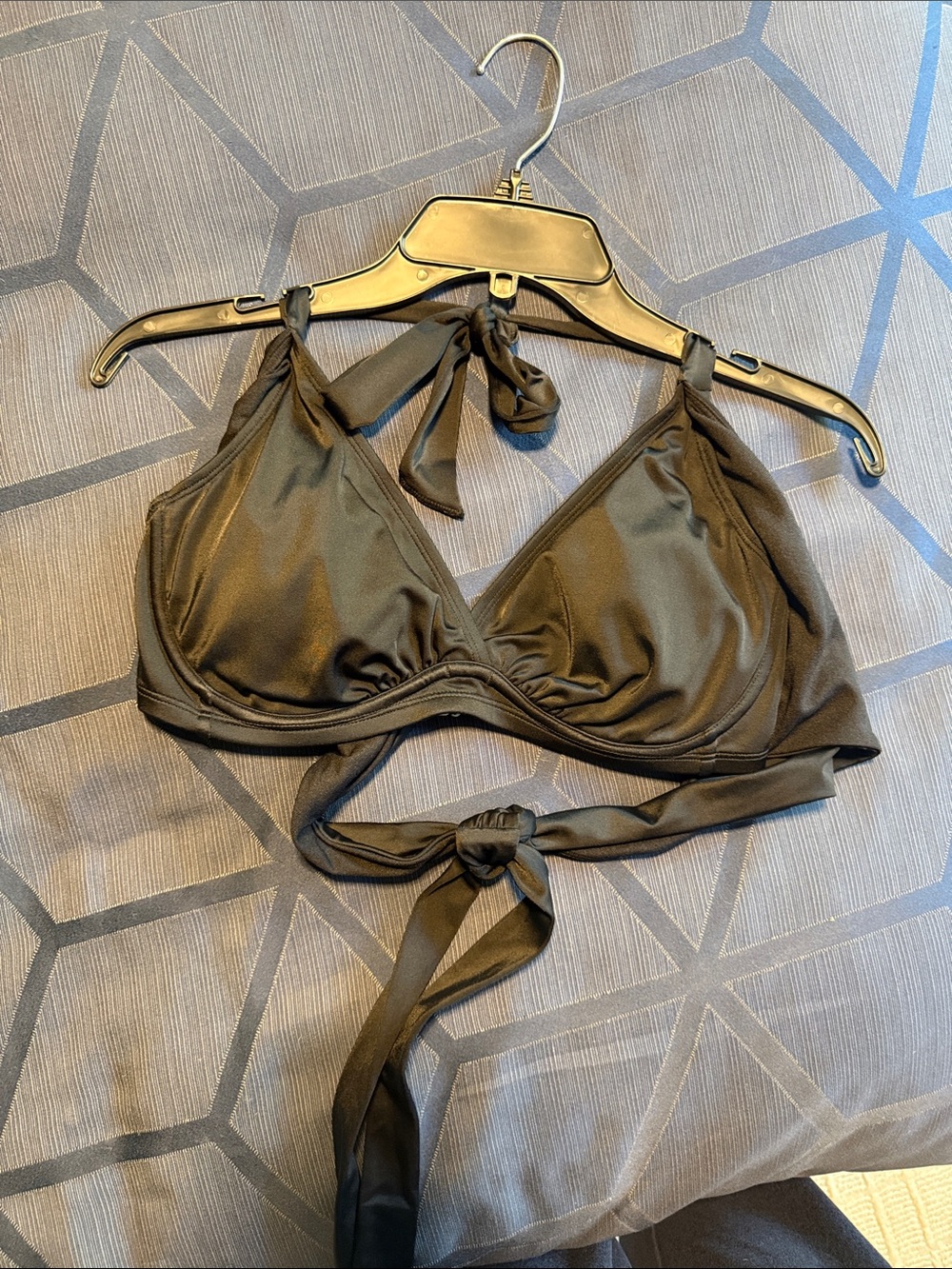 Athleta Black Tie-Back Bikini Top NWOT 34D/DD with adjustable bra inside.